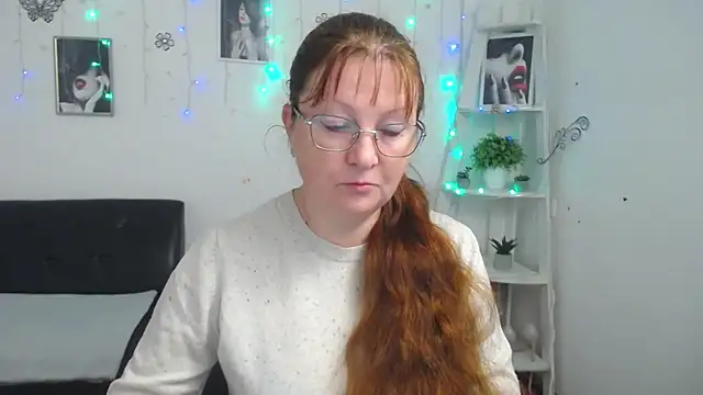Snapshot of VanessaHotts chatting on October 11, 5:12 am VanessaHotts online show from October 11, 5:12 am