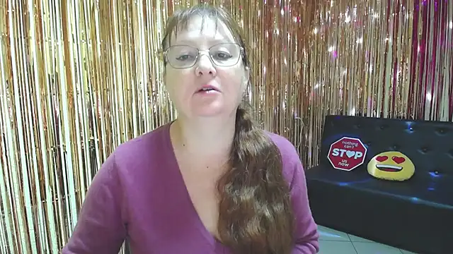 Snapshot of VanessaHotts chatting on October 1, 5:01 am VanessaHotts online show from October 1, 5:01 am