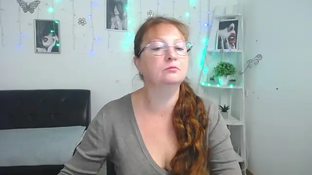 Snapshot of VanessaHotts chatting on September 22, 5:06 am VanessaHotts online show from September 22, 5:06 am