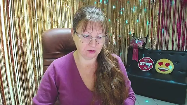 Snapshot of VanessaHotts chatting on October 15, 5:10 am VanessaHotts online show from October 15, 5:10 am