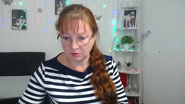 Snapshot of VanessaHotts chatting on October 13, 4:59 am VanessaHotts online show from October 13, 4:59 am
