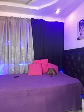Snapshot of lonely_shewolf chatting on September 12, 6:37 pm lonely shewolf online show from September 12, 6:37 pm