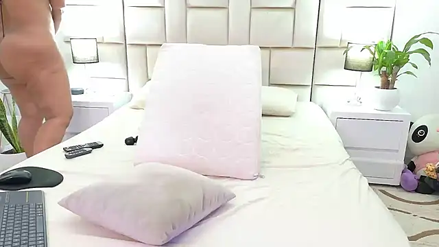 JesicaTaylorxx online show from March 7, 9:33 pm