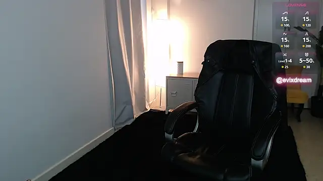 Crystal-dreamt online show from April 11, 8:51 am