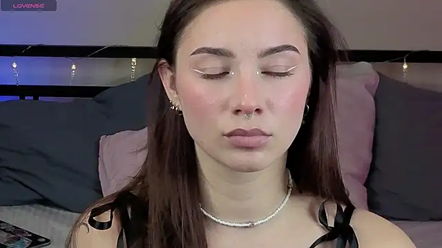 sinthiaroze online show from November 17, 7:14 pm