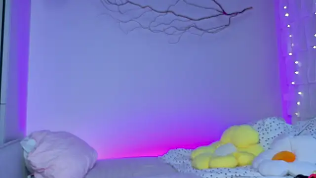 lina stones online show from August 3, 1:17 pm