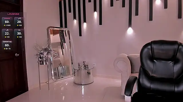 Snapshot of BiancaPierce chatting on October 15, 11:35 am BiancaPierce online show from October 15, 11:35 am