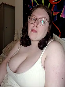 Sexycurvyemilyy online show from April 21, 8:49 pm