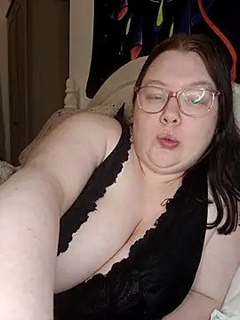 Sexycurvyemilyy online show from April 18, 10:42 pm