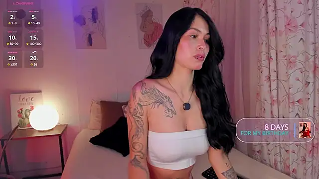 Snapshot of carolinerousev chatting on October 4, 10:14 pm carolinerousev online show from October 4, 10:14 pm