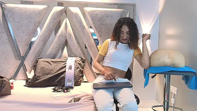 Snapshot of StefanyMiler chatting on October 17, 8:34 pm StefanyMiler online show from October 17, 8:34 pm