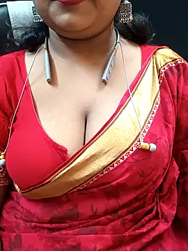 Sophiaboudi online show from October 18, 6:31 pm