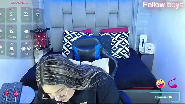Snapshot of evelin_zaens chatting on October 12, 4:15 am evelin zaens online show from October 12, 4:15 am