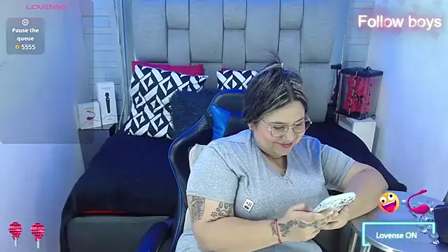 Snapshot of evelin_zaens chatting on October 18, 5:54 am evelin zaens online show from October 18, 5:54 am