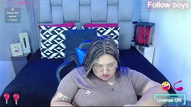 Snapshot of evelin_zaens chatting on October 14, 5:32 am evelin zaens online show from October 14, 5:32 am