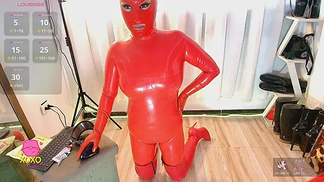 LatexDevil Blondie online show from February 20, 4:30 pm