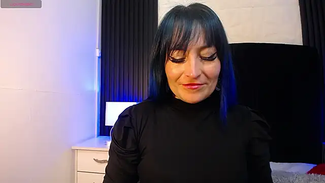 Snapshot of alicia_moom chatting on October 15, 7:38 pm alicia moom online show from October 15, 7:38 pm