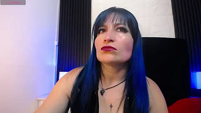 Snapshot of alicia_moom chatting on October 13, 5:26 pm alicia moom online show from October 13, 5:26 pm