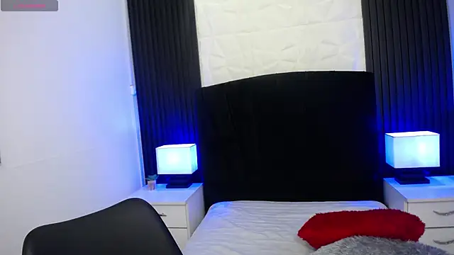 Snapshot of alicia_moom chatting on September 16, 7:00 pm alicia moom online show from September 16, 7:00 pm