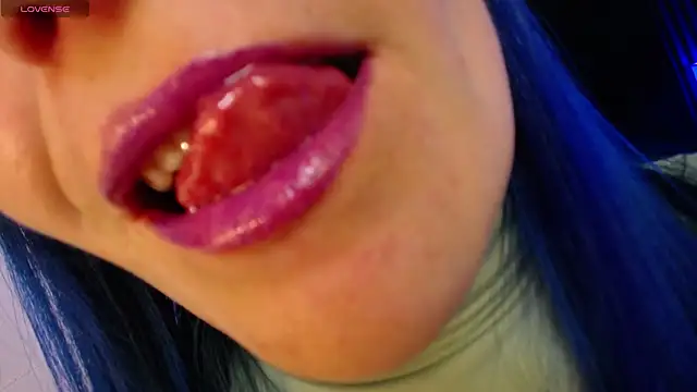 Snapshot of alicia_moom chatting on September 10, 7:25 pm alicia moom online show from September 10, 7:25 pm