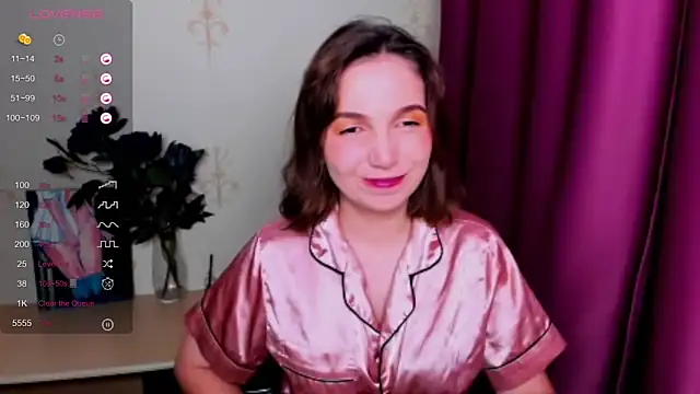 KindHazelHere  online show from September 12, 5:31 pm