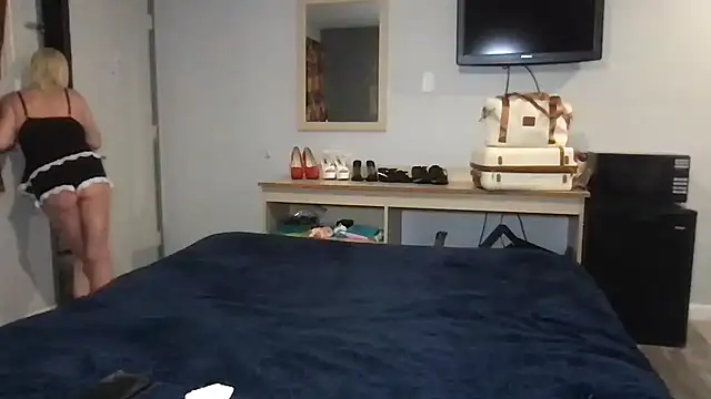 TiffaneyLove online show from February 27, 12:32 am