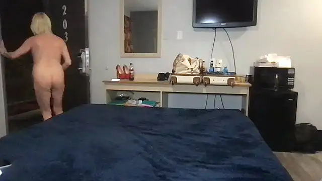 TiffaneyLove online show from March 4, 3:46 am