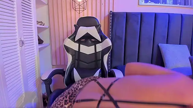 ashlye miller  online show from November 28, 4:26 am