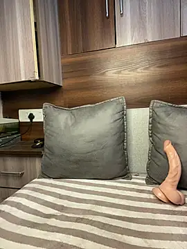 Kaur6969 online show from April 15, 5:19 am