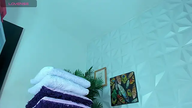 Snapshot of Hellen_Sky chatting on September 8, 7:13 pm Hellen Sky online show from September 8, 7:13 pm