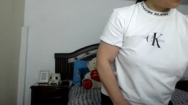 ruby-milf1 online show from September 23, 12:42 am