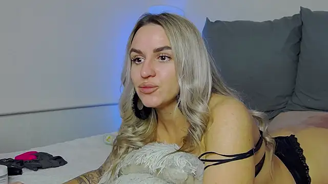 SofiJames online show from November 11, 7:04 am