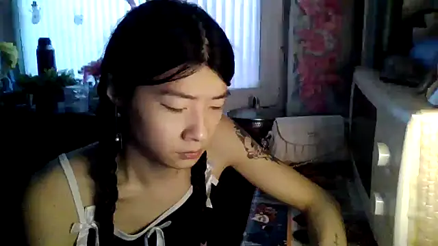 CarlyJoy online show from April 4, 1:43 pm