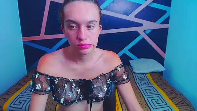 Snapshot of SofiaWet23 chatting on October 18, 1:14 pm SofiaWet23 online show from October 18, 1:14 pm