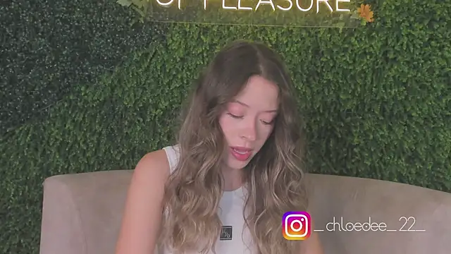Snapshot of chloe_d chatting on October 17, 11:24 am chloe d online show from October 17, 11:24 am