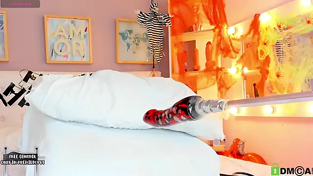 julyanna  online show from October 20, 8:01 pm