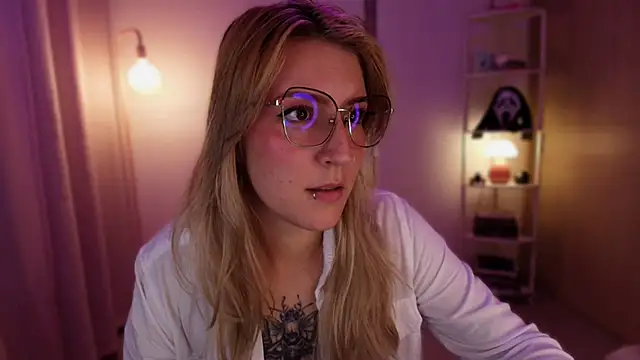 Dakotaa  online show from April 24, 1:30 am