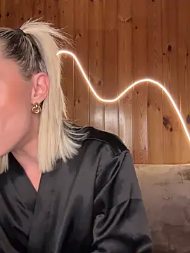 petrouchkaaa  online show from April 1, 7:55 pm