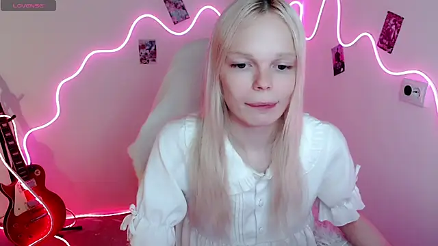 Snapshot of Emily_Nyaffee chatting on September 24, 8:52 pm Emily Nyaffee online show from September 24, 8:52 pm