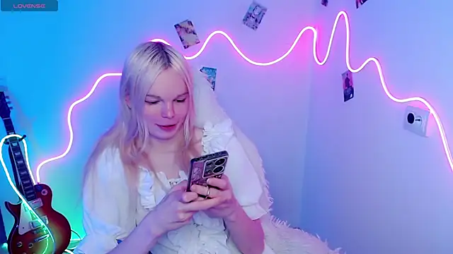 Emily Nyaffee online show from November 3, 3:16 pm