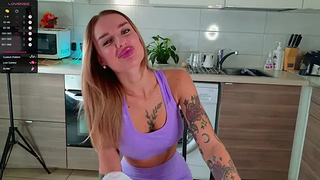 Snapshot of MissLovex chatting on October 13, 6:27 am MissLovex online show from October 13, 6:27 am