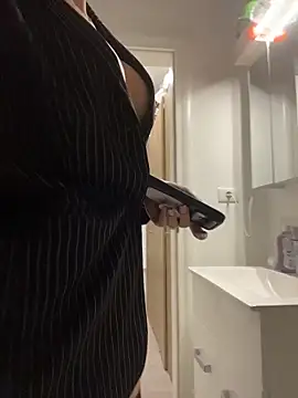 Ella Charm online show from February 18, 4:39 pm