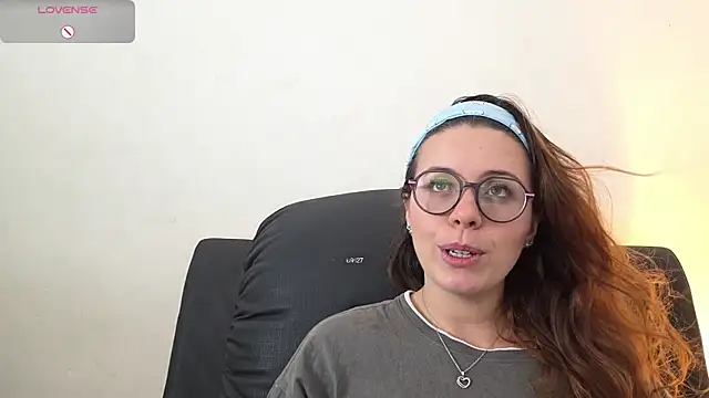 Snapshot of irinasweet27 chatting on September 10, 12:21 am irinasweet27 online show from September 10, 12:21 am
