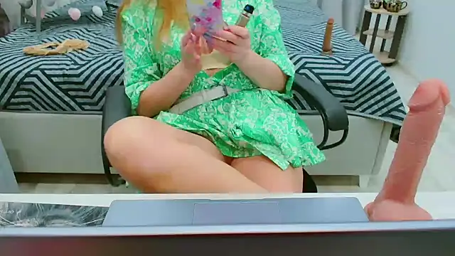 EveLove33 online show from April 8, 3:14 pm