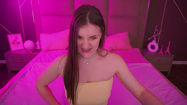 EmmyCharmm online show from December 1, 7:01 am