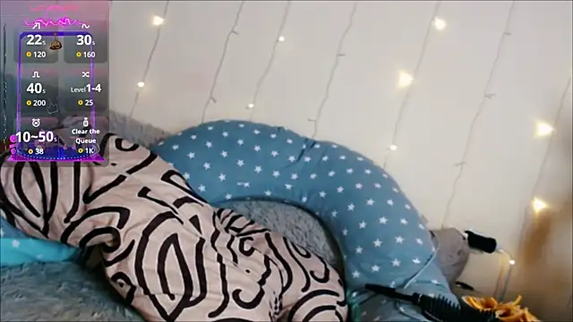 tia meow online show from April 15, 7:58 pm