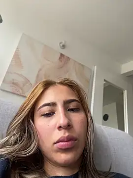 Ameellie online show from June 20, 3:04 pm