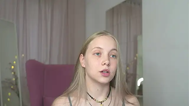 Snapshot of _Appr0ved_ chatting on October 5, 7:24 am Appr0ved online show from October 5, 7:24 am