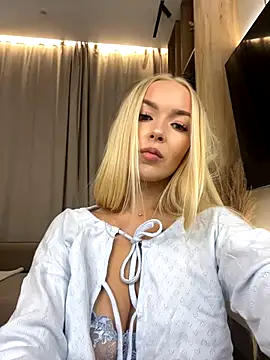 Snapshot of eva_m1racle_ chatting on October 3, 8:47 pm eva m1racle online show from October 3, 8:47 pm