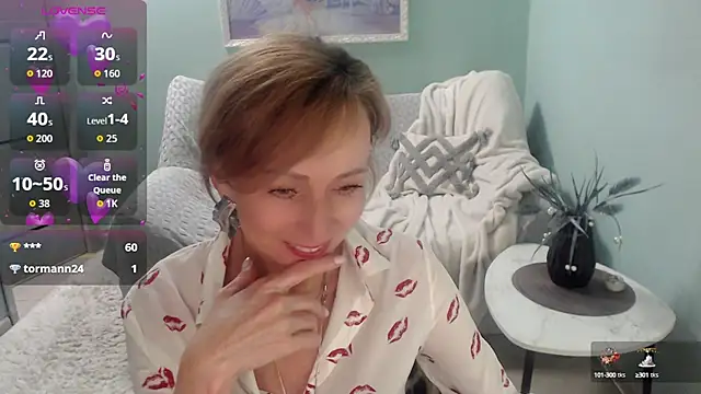 Snapshot of HornyMilf_777 chatting on September 27, 7:37 am HornyMilf 777 online show from September 27, 7:37 am